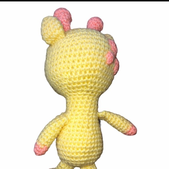 Yellow & peach crochet giraffe plush - Picture 2 of 4